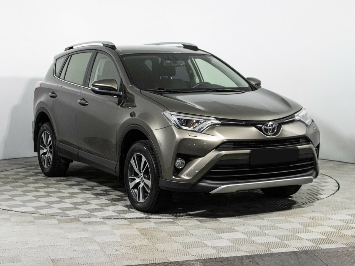 Toyota RAV4 2015 года с пробегом. Фото: #2