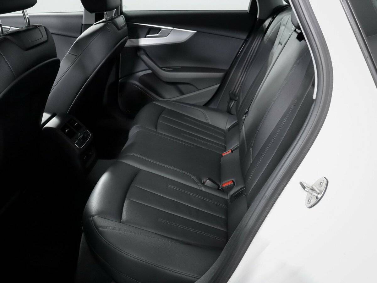Audi A4 2019 года с пробегом. Фото: #9
