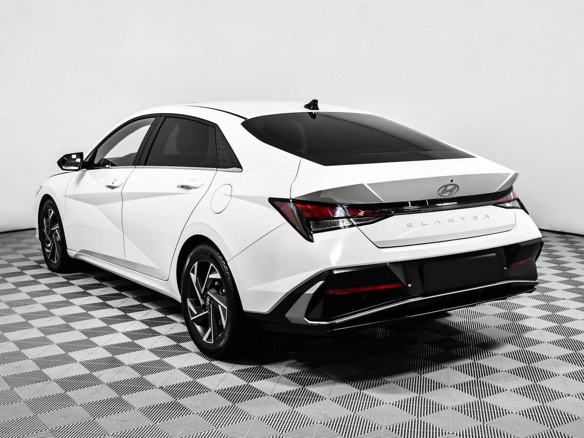 Hyundai Elantra 2023 года с пробегом. Фото: #6