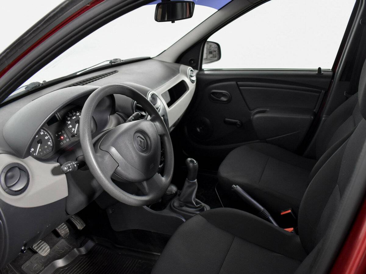 Б/У Рено Логан 2013 года. Фото: #8