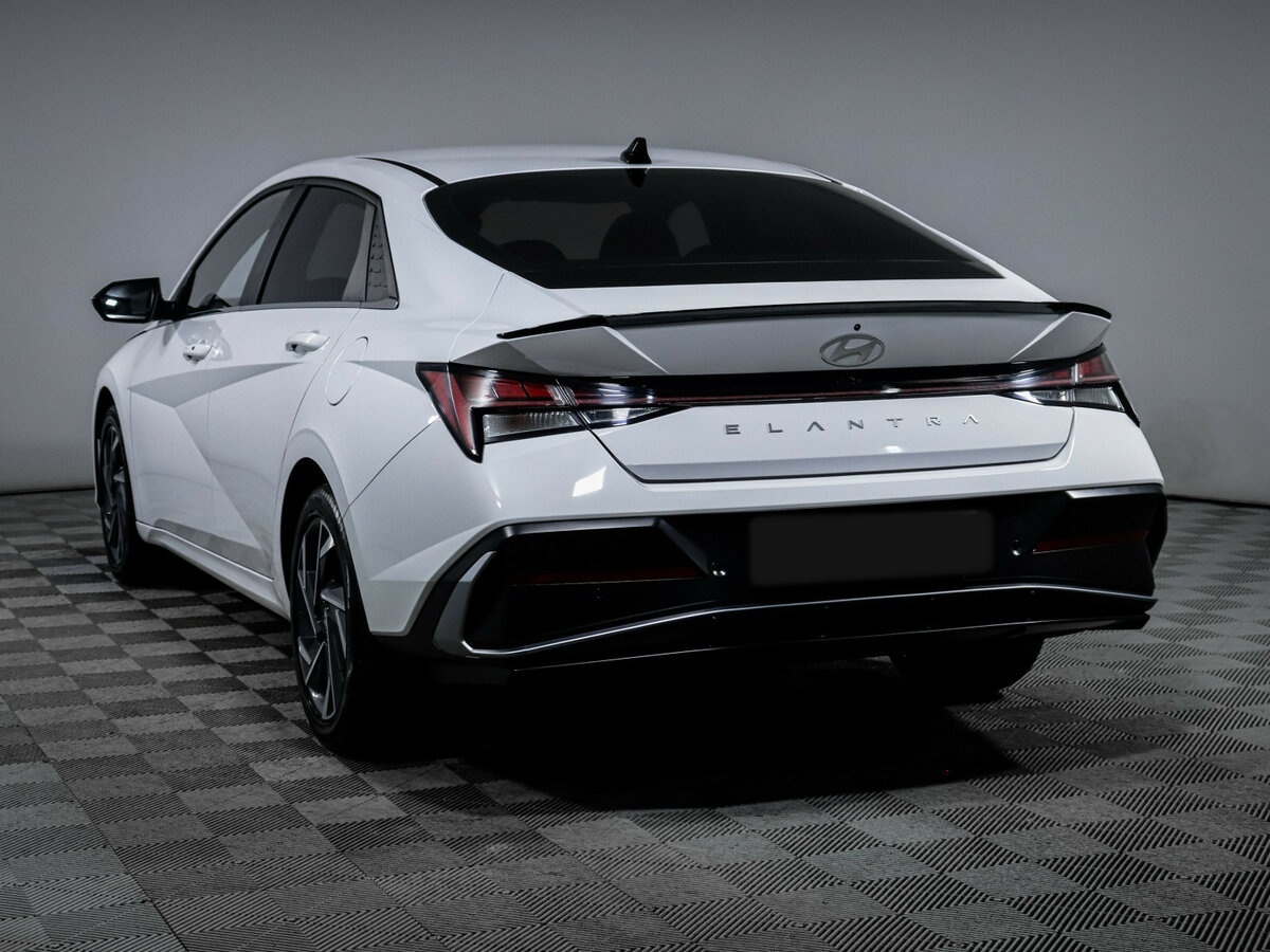 Hyundai Elantra 2024 года с пробегом. Фото: #5
