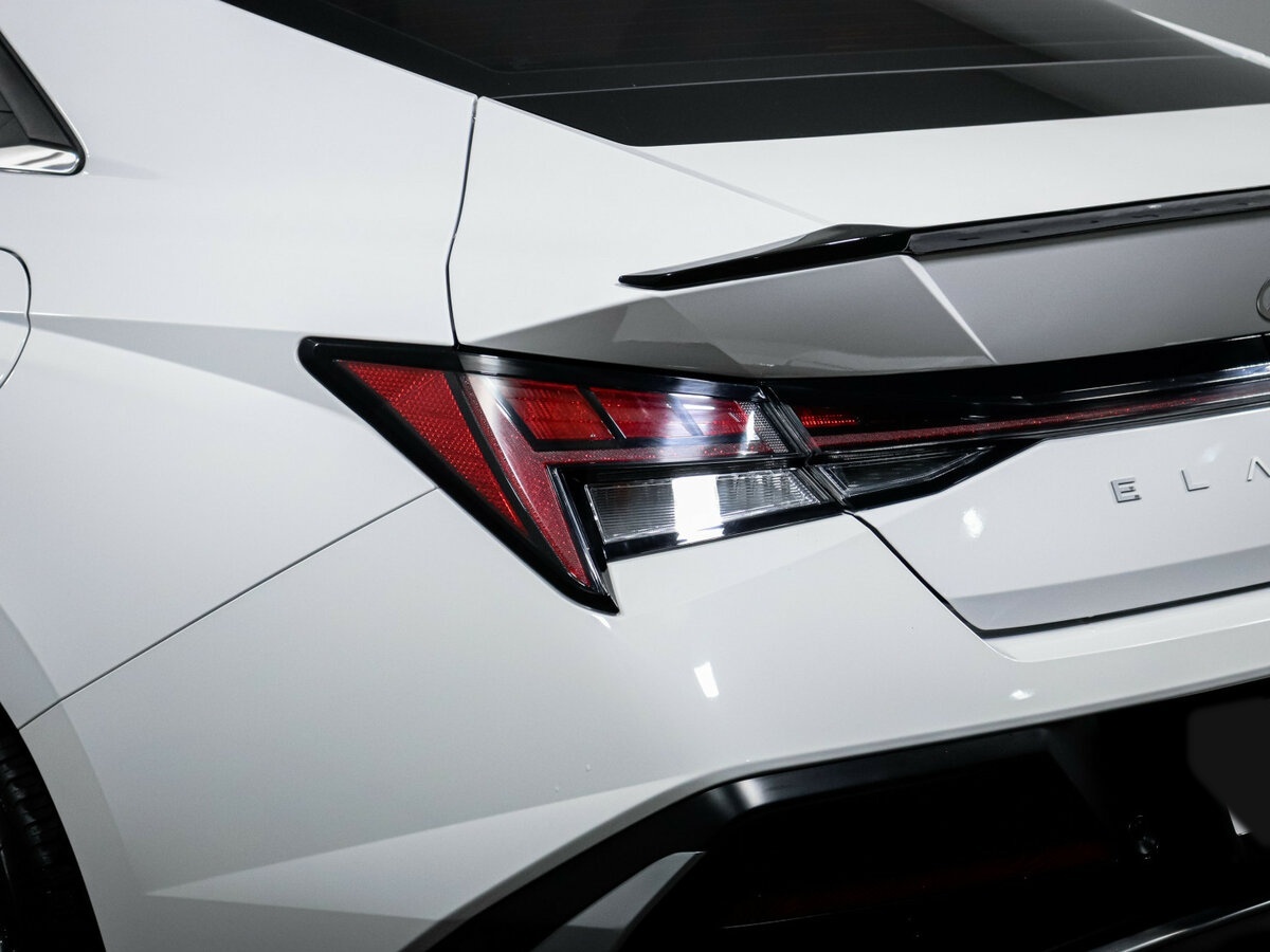 Hyundai Elantra 2024 года с пробегом. Фото: #13