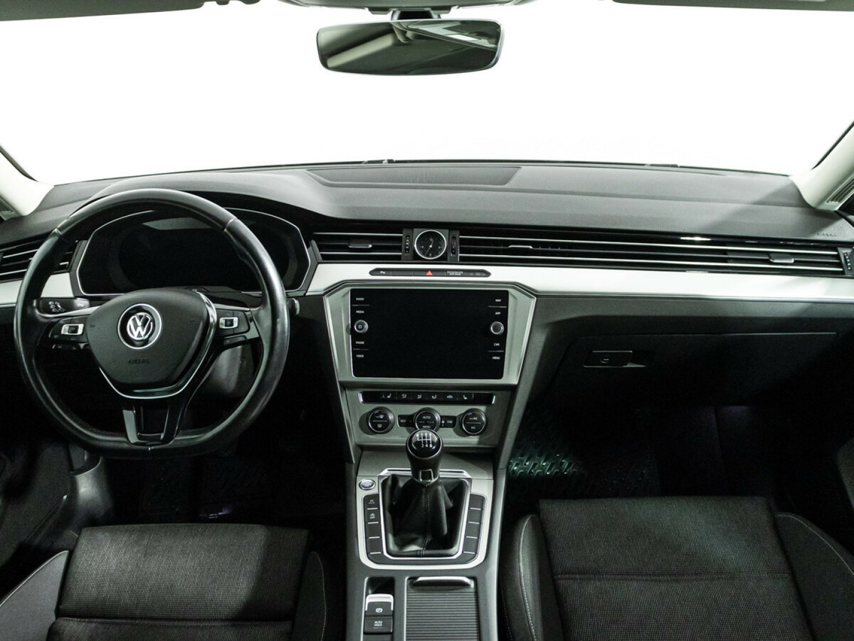 Б/У Фольксваген Пассат 2017 года. Фото: #12