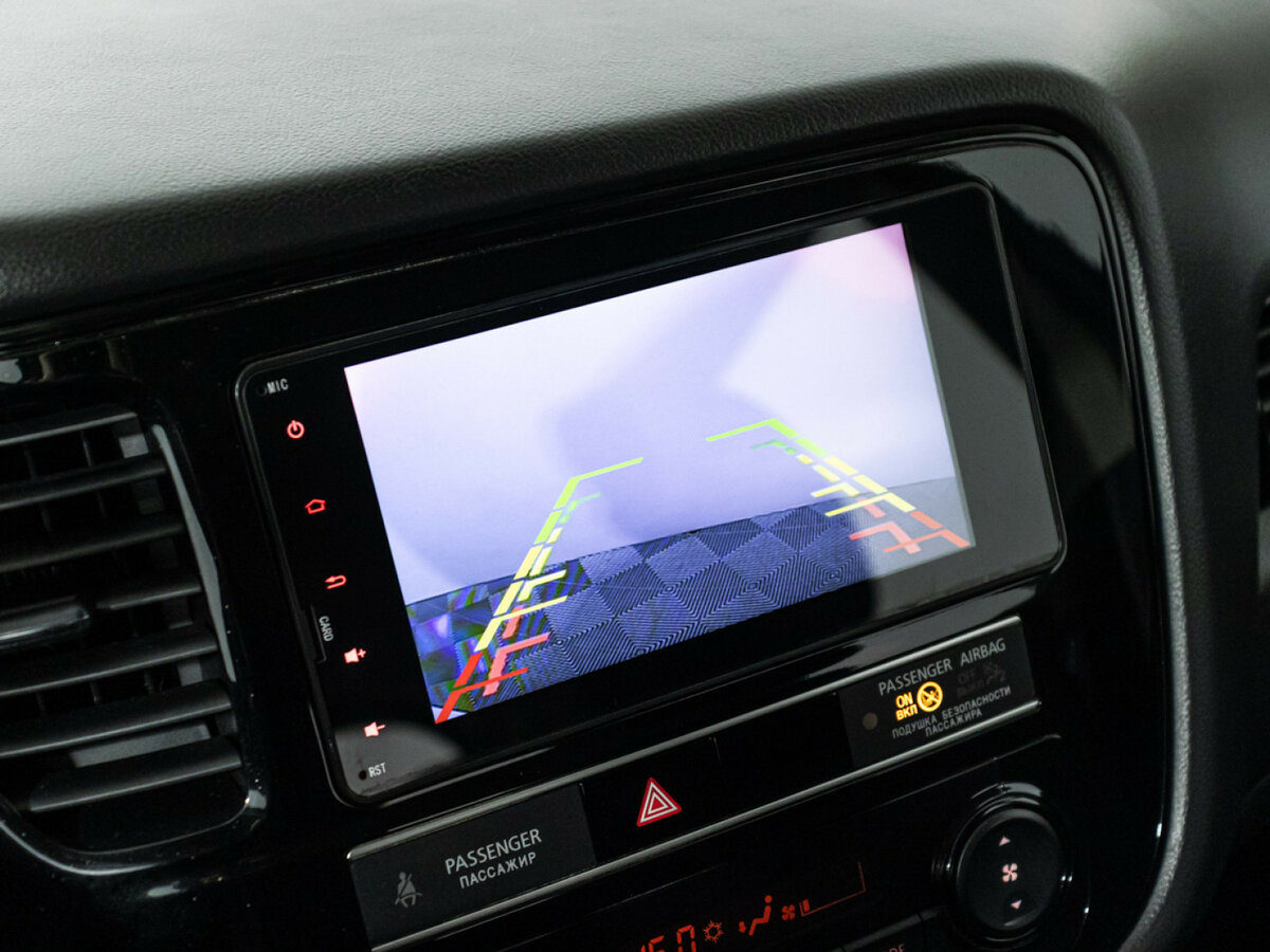 Б/У Митсубиши Оутлэндер 2019 года. Фото: #12