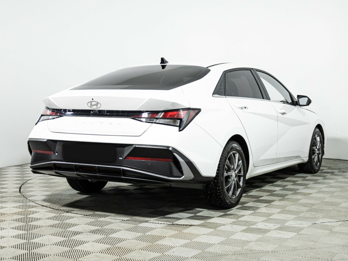 Hyundai Elantra 2023 года с пробегом. Фото: #4