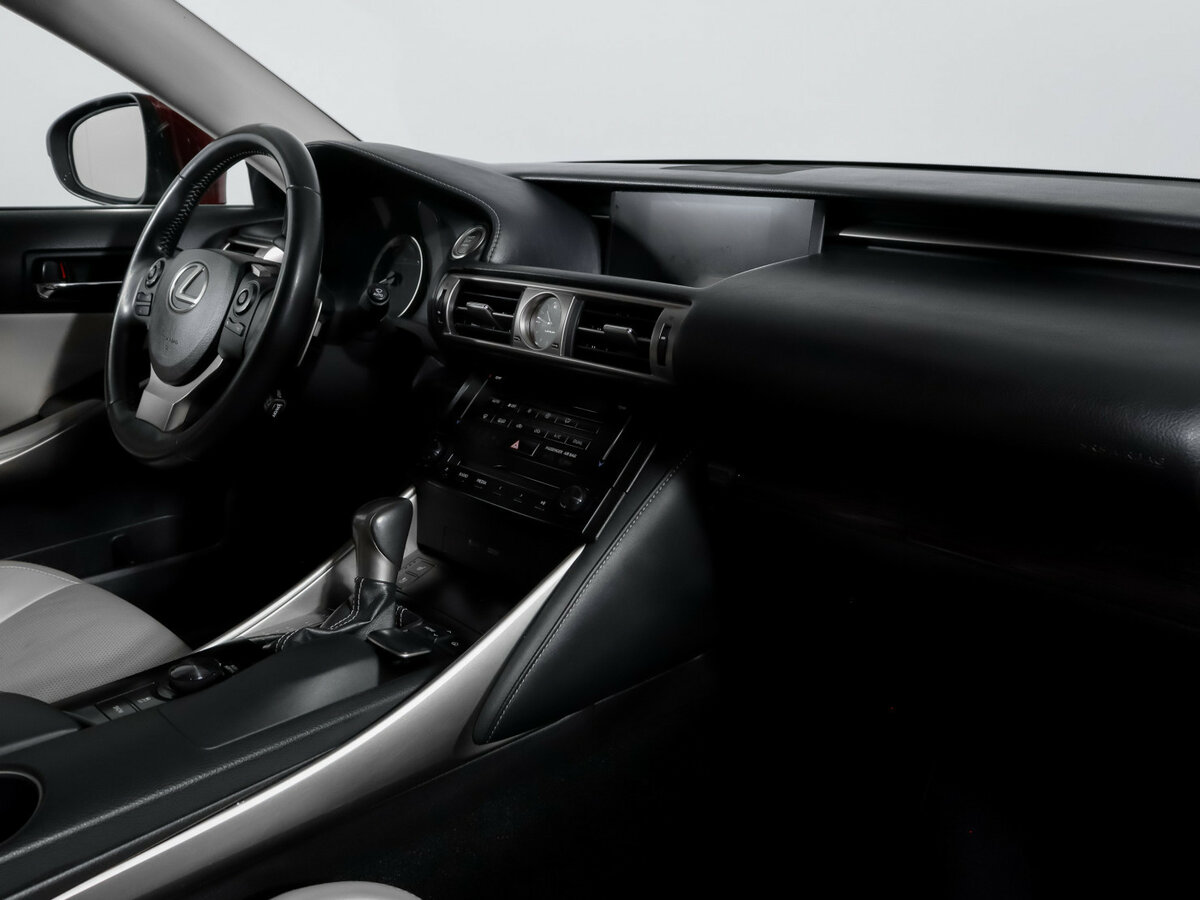 Lexus IS 2013 года с пробегом. Фото: #6