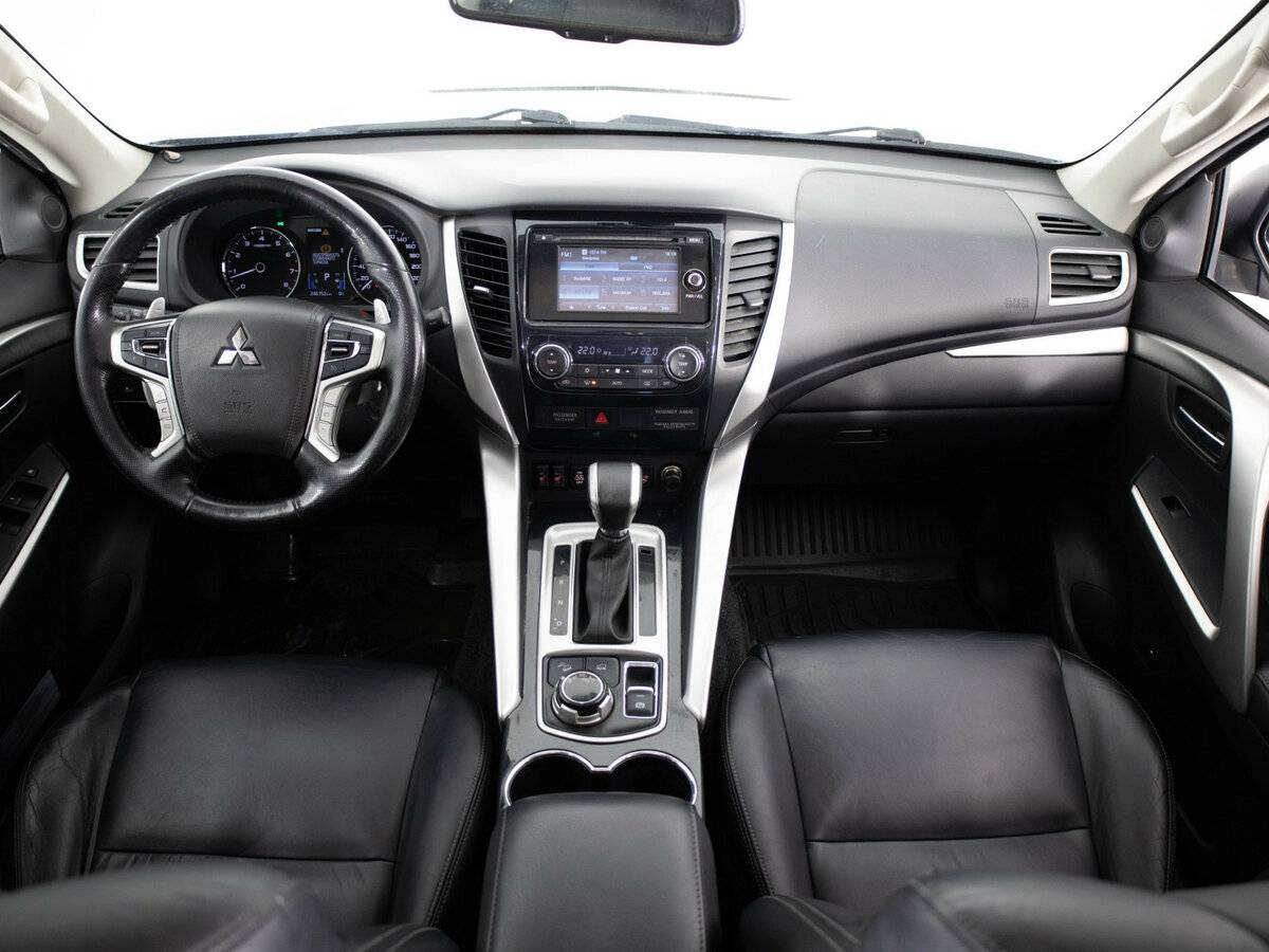 Mitsubishi Pajero Sport 2016 года с пробегом. Фото: #4