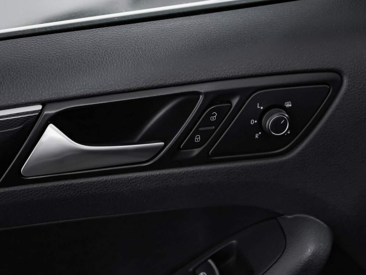 Б/У Фольксваген Джетта 2017 года. Фото: #22