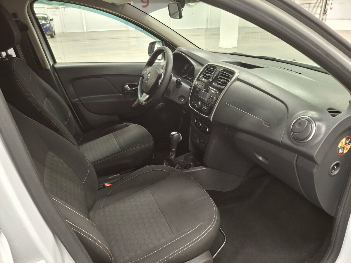 Б/У Рено Логан 2017 года. Фото: #10