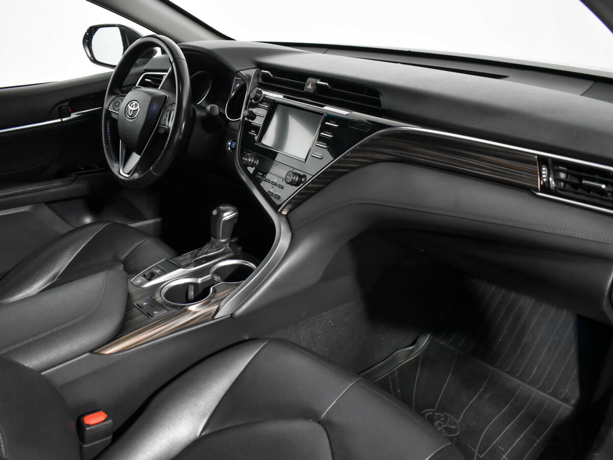 Toyota Camry 2018 года с пробегом. Фото: #11