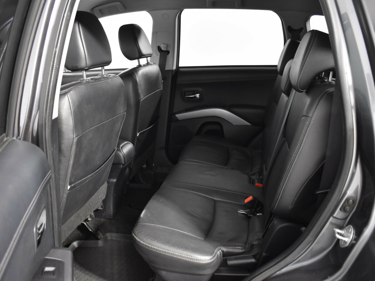 Б/У Митсубиши Оутлэндер 2012 года. Фото: #9