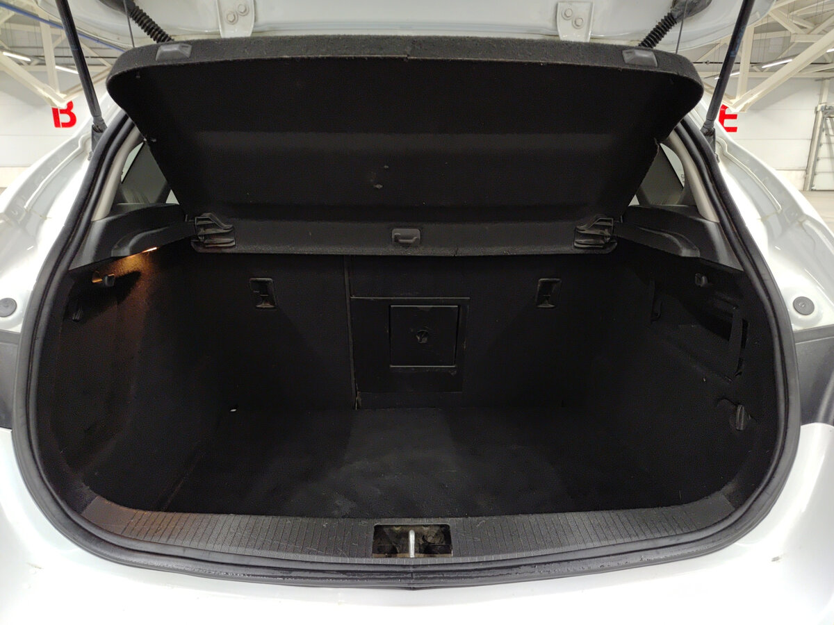 Б/У Опель Астра 2013 года. Фото: #9