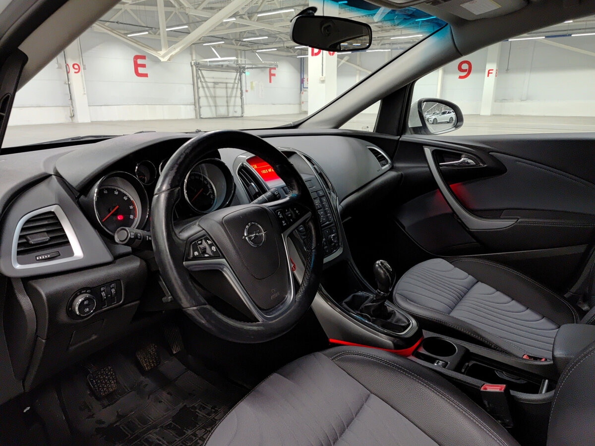 Б/У Опель Астра 2013 года. Фото: #15