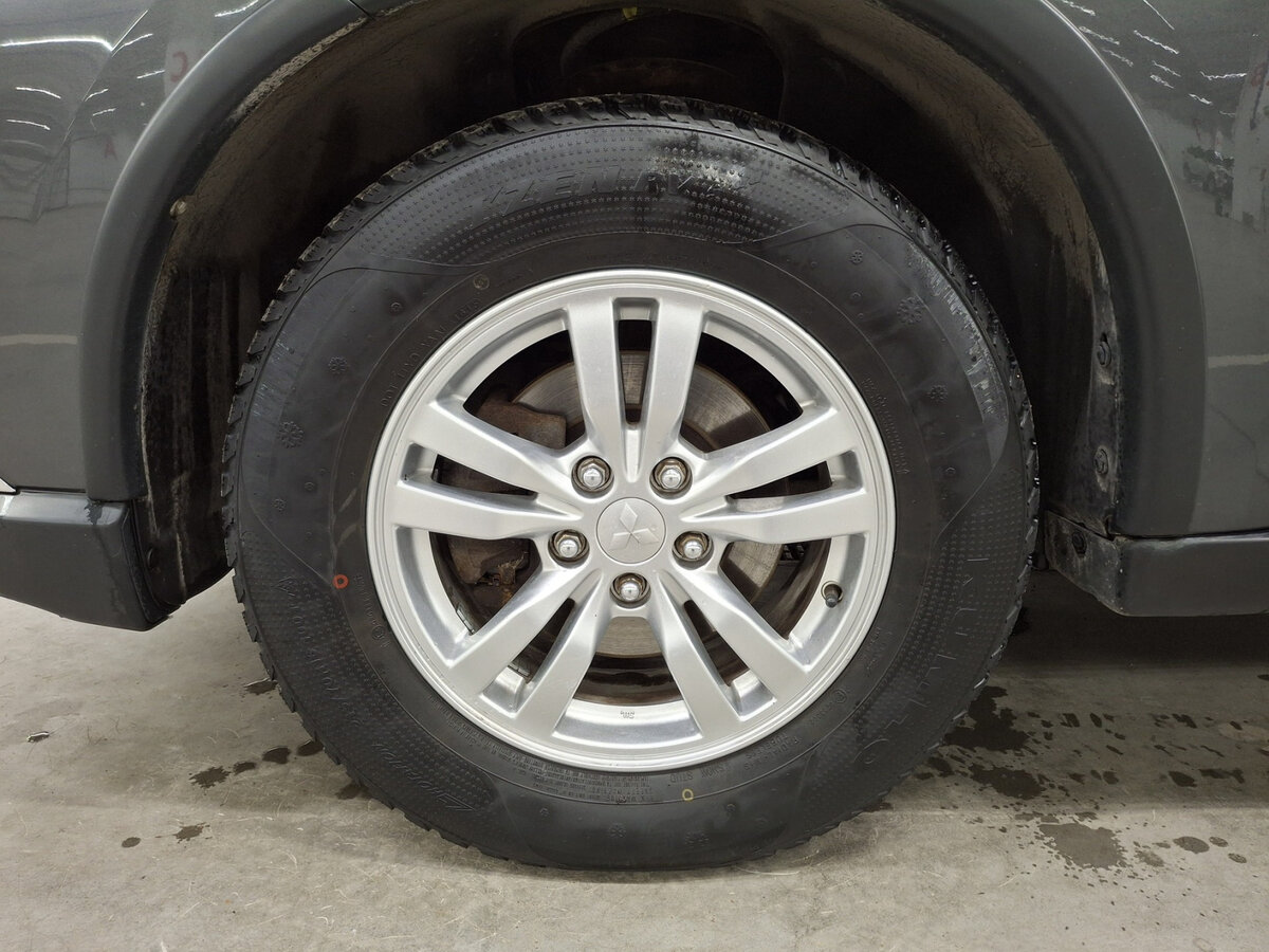 Б/У Митсубиши Оутлэндер 2015 года. Фото: #16