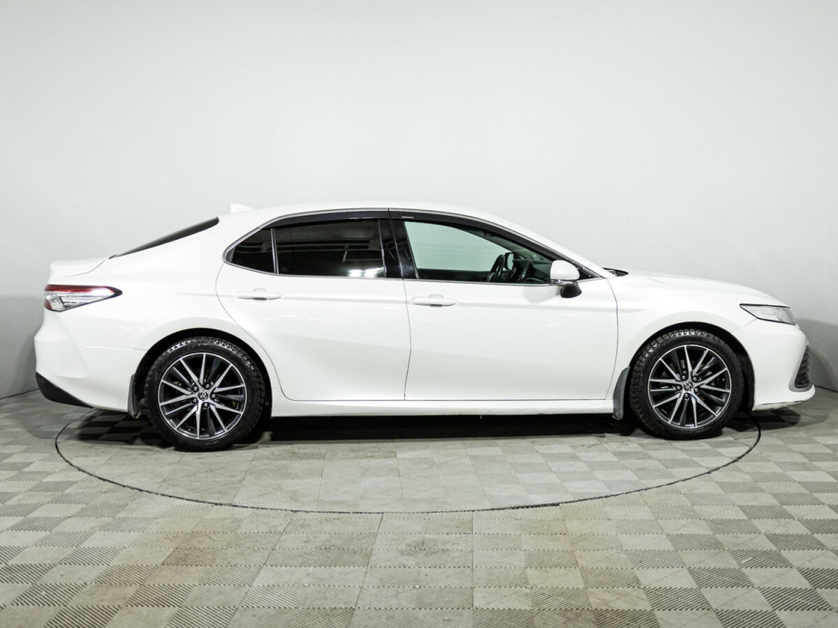 Toyota Camry 2021 года с пробегом. Фото: #3