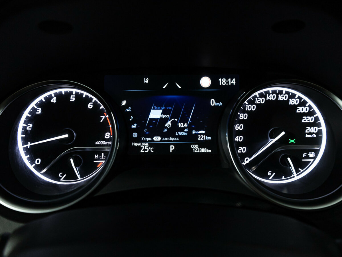 Toyota Camry 2021 года с пробегом. Фото: #11