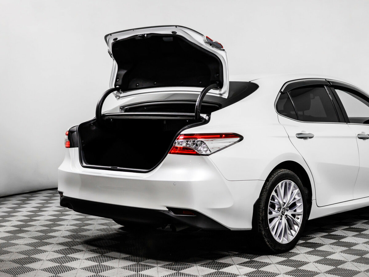 Toyota Camry 2019 года с пробегом. Фото: #14