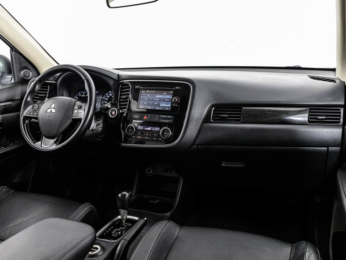 Б/У Митсубиши Оутлэндер 2016 года. Фото: #6