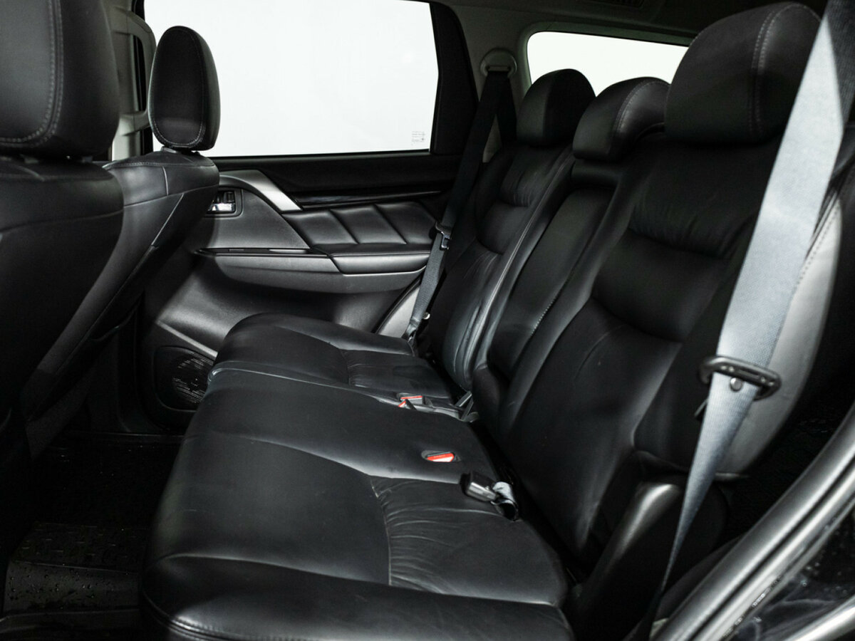 Mitsubishi Pajero Sport 2017 года с пробегом. Фото: #7